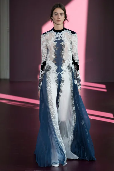 Look 19